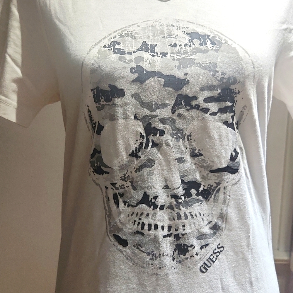 SOLD!!! [XS] GUESS v-neck white shirt, women
